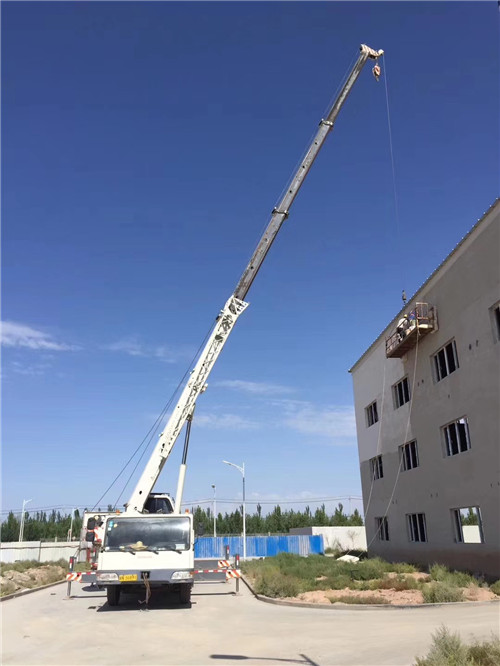 博罗县“轻装强干”—— 吊车的 “轻量化臂架” 技术